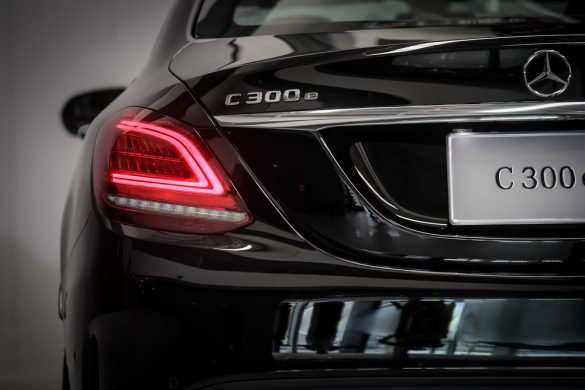 Mercedes-Benz C 300 e AMG Sport_16