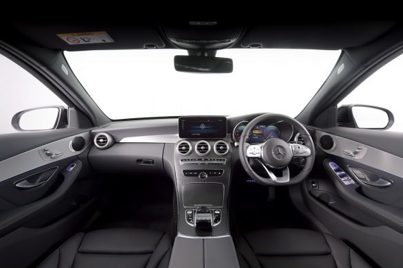 Mercedes-Benz C 300 e AMG Sport_38