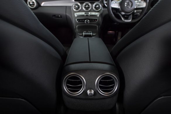 Mercedes-Benz C 300 e AMG Sport_42