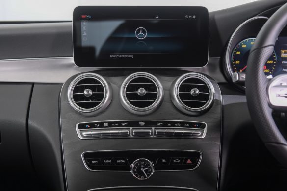 Mercedes-Benz C 300 e AMG Sport_49