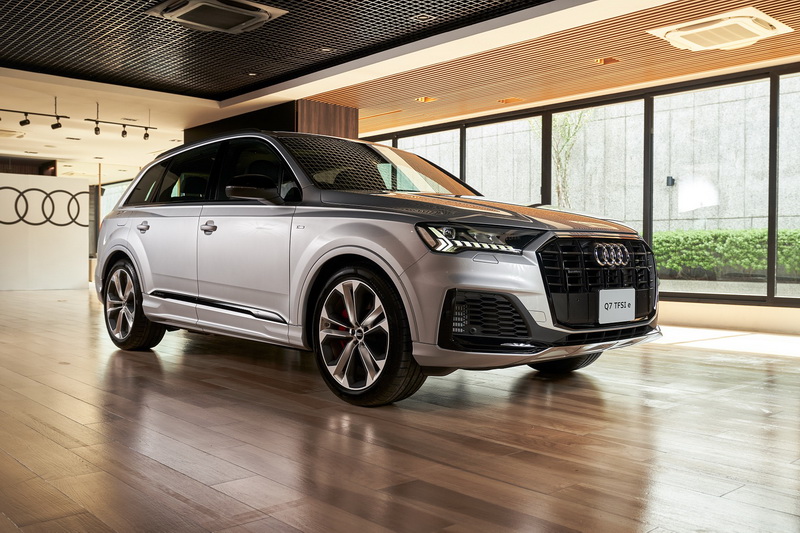Audi Q7 60 TFSI e quattro S line Black Edition_01_resize